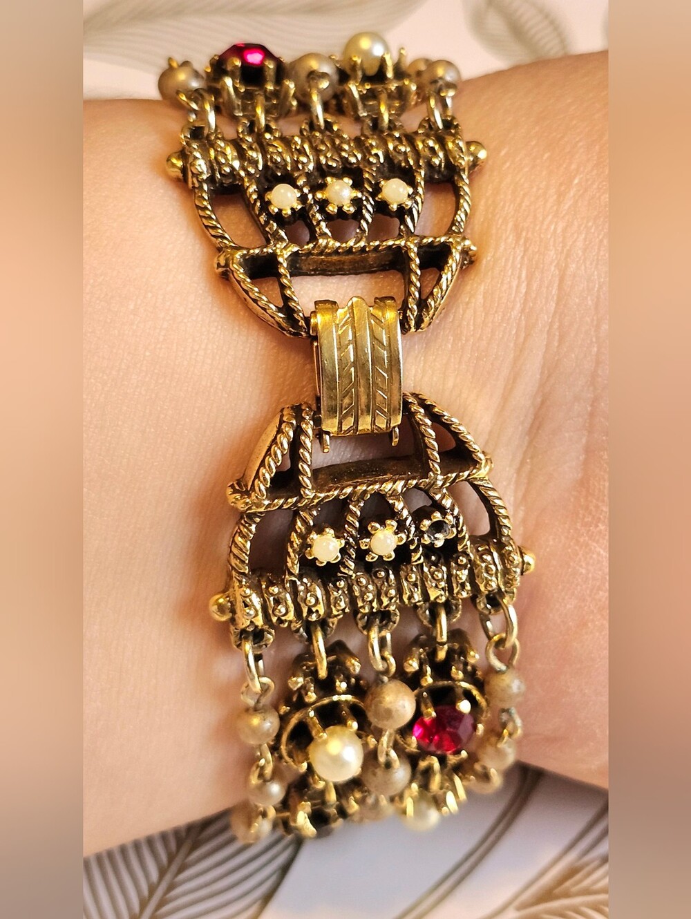 Vintage 1950s Rhinestone & Faux Pearl Cluster Earrings & Bracelet - Picture 8 of 10